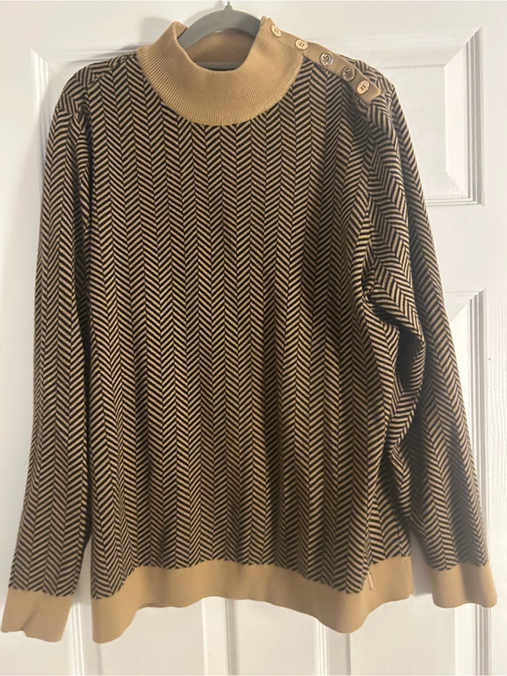 Women’s Chevron Knit Sweater with Button Shoulder - Tan/Black
